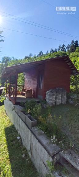 TEPLIČKA NAD VÁHOM-CHATA 4x5m s POZEMKOM 304m2-TOP LOKALITA