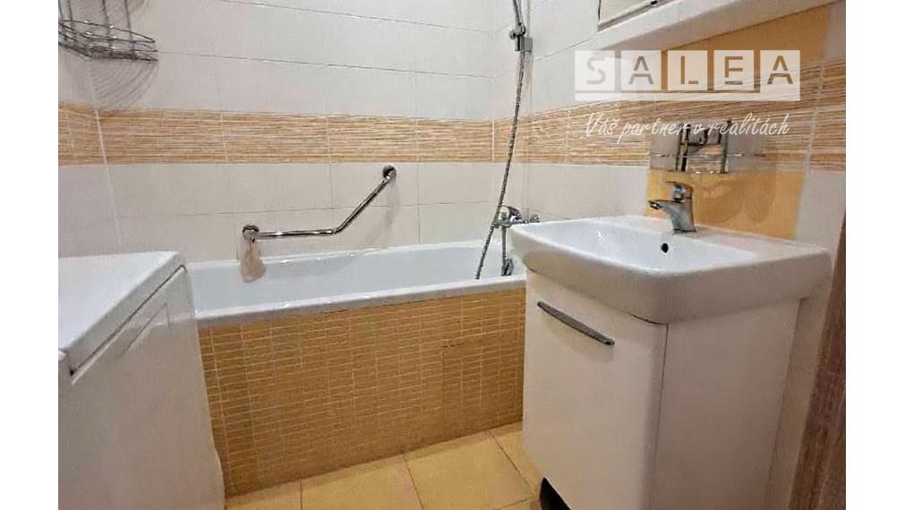 PRIESTRANNÝ 3-izbový byt (74 m²) s loggiou a moderným murovaným jadrom v Gelnici