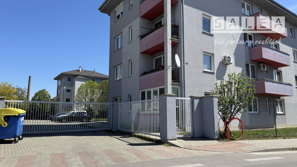 Spiegelsal- 4 izbový byt 93 m2 Trnava ul. Štefana Moyzesa s parkovacím miestom