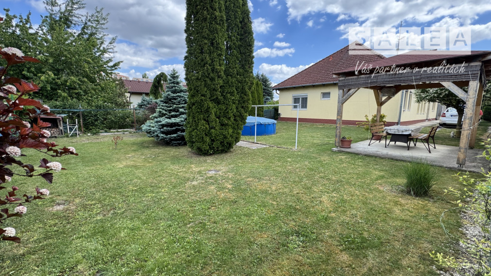 5 izbový rodinný dom v Šali + menší domček pre rodičov