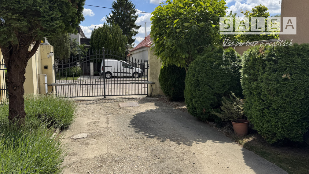 5 izbový rodinný dom v Šali + menší domček pre rodičov