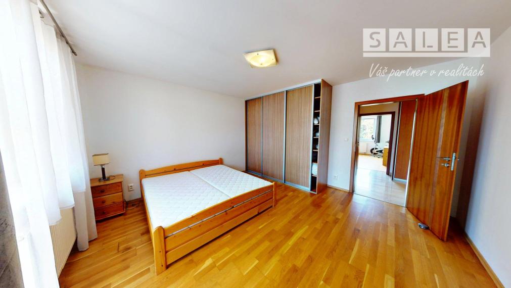 ŽILINA CENTRUM -  PRENÁJOM 4-IZBOVÝ BYT + PARKOVANIE