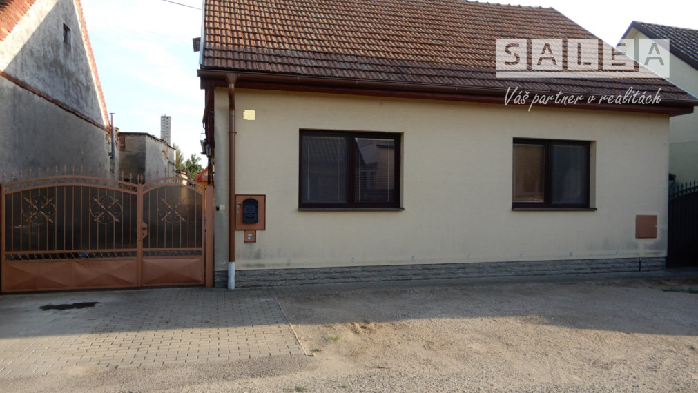 Pekný rodinný dom,143  m2,kompletná rekonštrukcia,Želiezovce