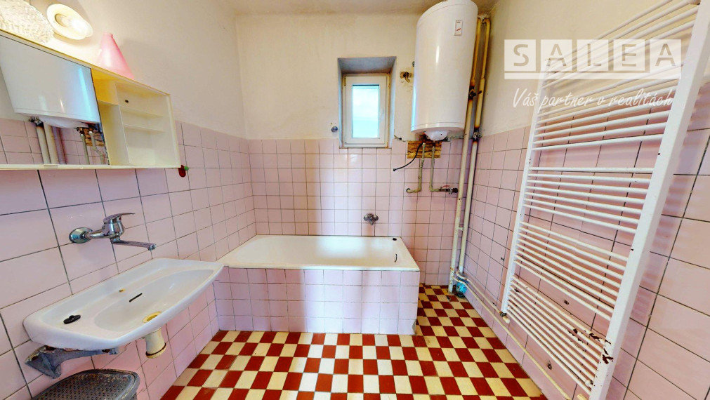 Výrazne znížená cena predaj  4-izbový poschodový rodinný dom
