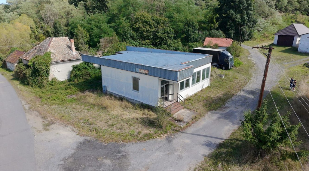 Multifunkčná budova s pozemkom v malebnej Ľuboriečke