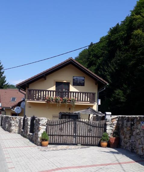 Na predaj ubytovanie pre turistov v  Sklený Tepliciach.