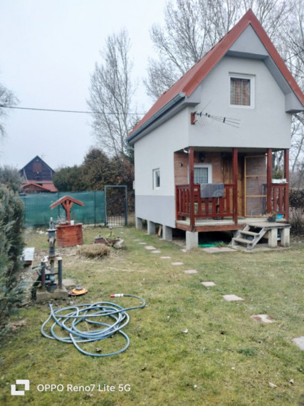 Neváhajte a kúpte si krásnu chatu s murovaným bazénom v Kráľovej nad Váhom