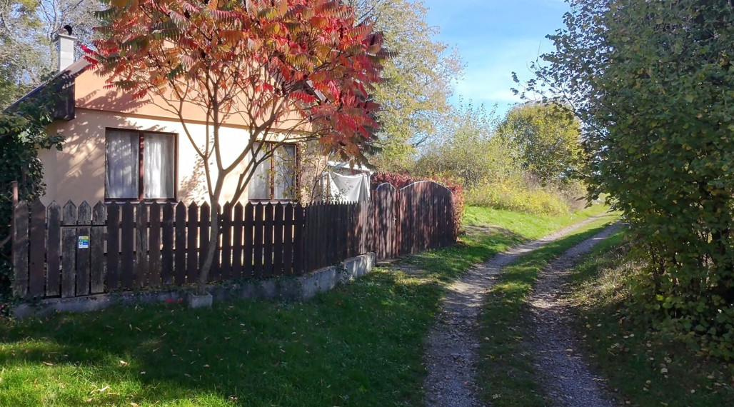 Chata v hornej časti Hronskej Dúbravy na predaj