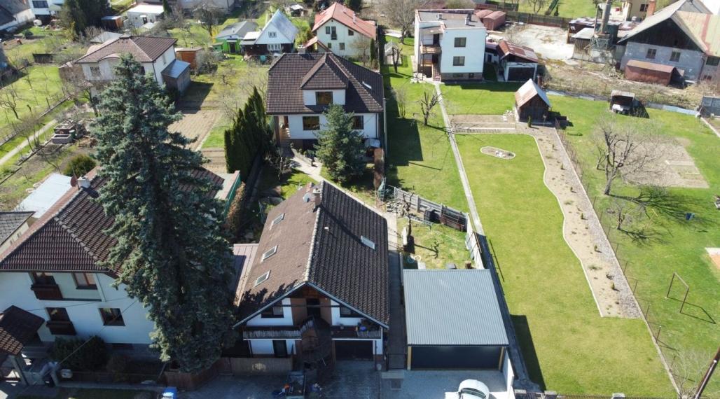 BÁNOVÁ - 6 IZBOVÝ RODINNÝ DOM - 2 BYTOVÉ JEDNOTKY