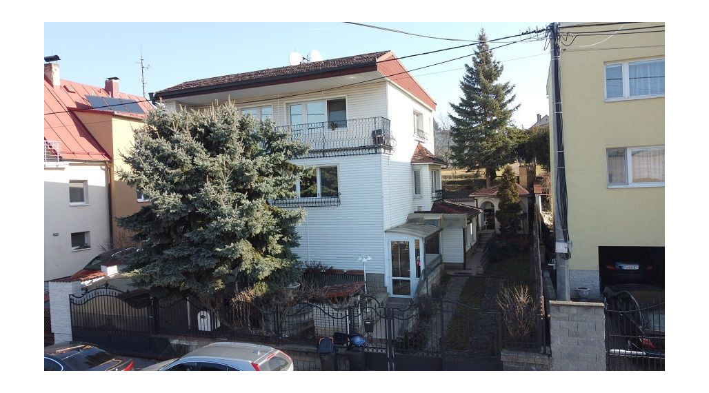 ZNÍŽENÁ CENA... EXKLUZÍVNE! VILA-DOM V PREŠOVE VÝBORNÁ LOKALITA, na pozemku o výmere 1013 m2.