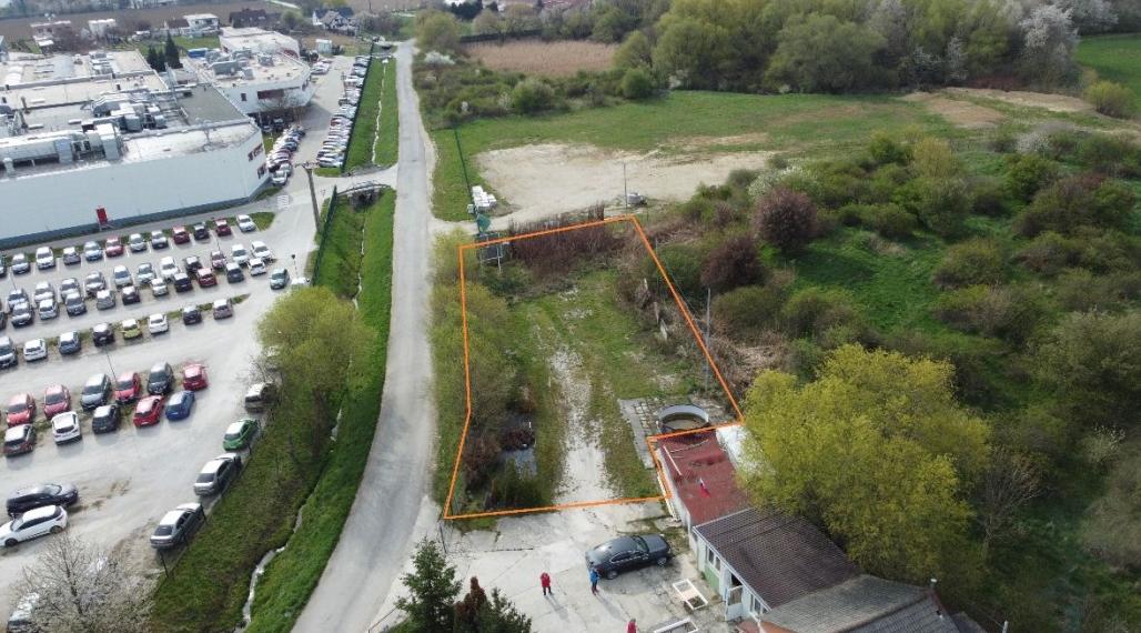 NA PREDAJ POZEMOK VO VRBOVOM