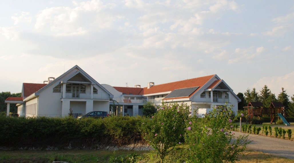 Vila Ranč Exkluzívna  - Krásna príroda, jazero, chov koní, apartmány, bazén, bowling, spoločenské akcie, kopec prírody, športu a relaxu