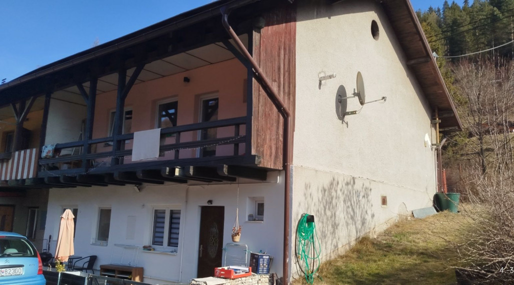 Exkluzívne. Dvojpodlažný RD o celkovej rozlohe 246 m2 v obci Slovinky