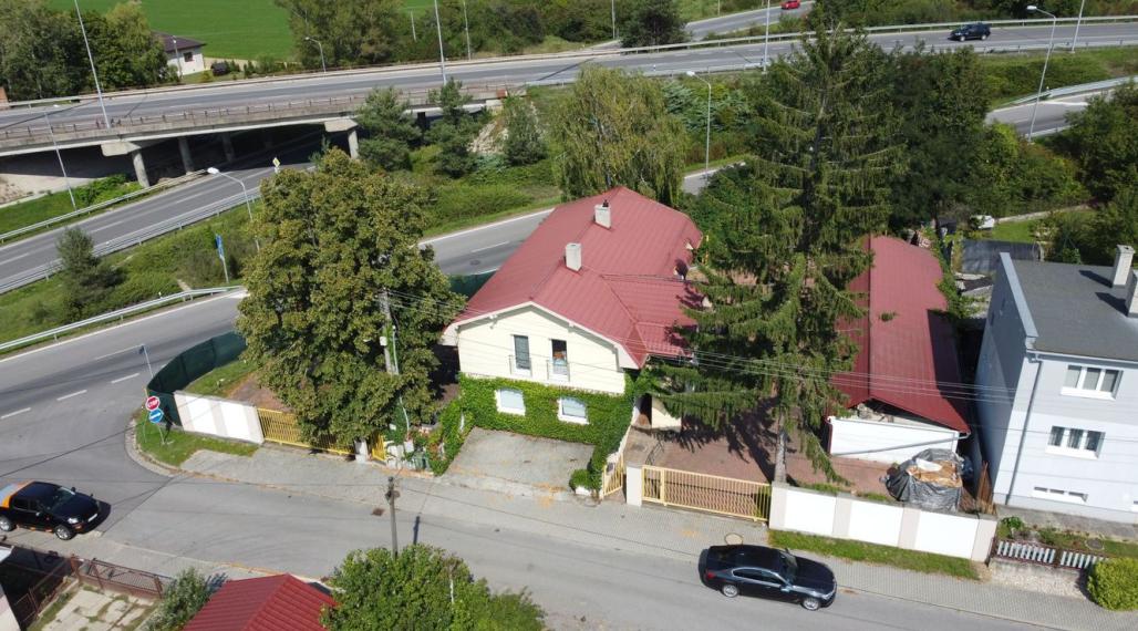 NOVÁKY - POLYFUNKČNÝ DOM + GARÁŽE + POZEMOK 948m2