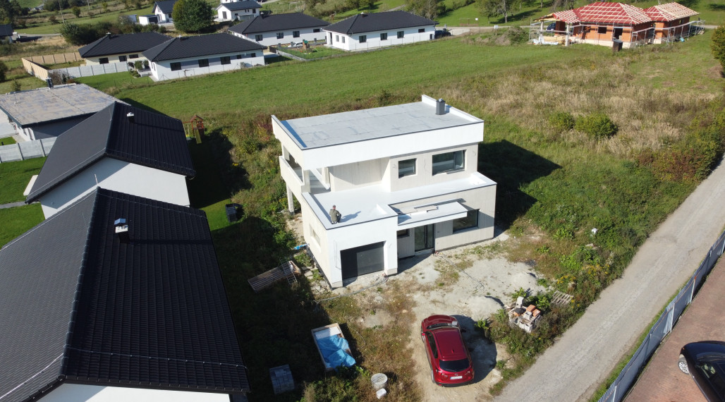 HLINIK NAD VÁHOM - NOVOSTAVBA 5 IZBOVÝ RD + 849m2 POZEMOK