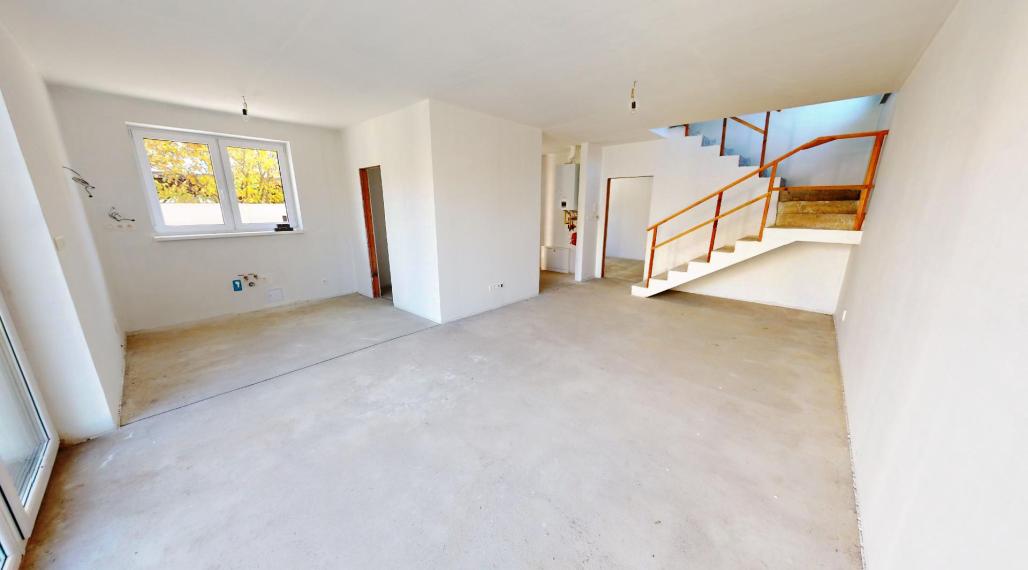 Skolaudovaný 5 izbový rodinný dom, pri jazere, Veľký Biel