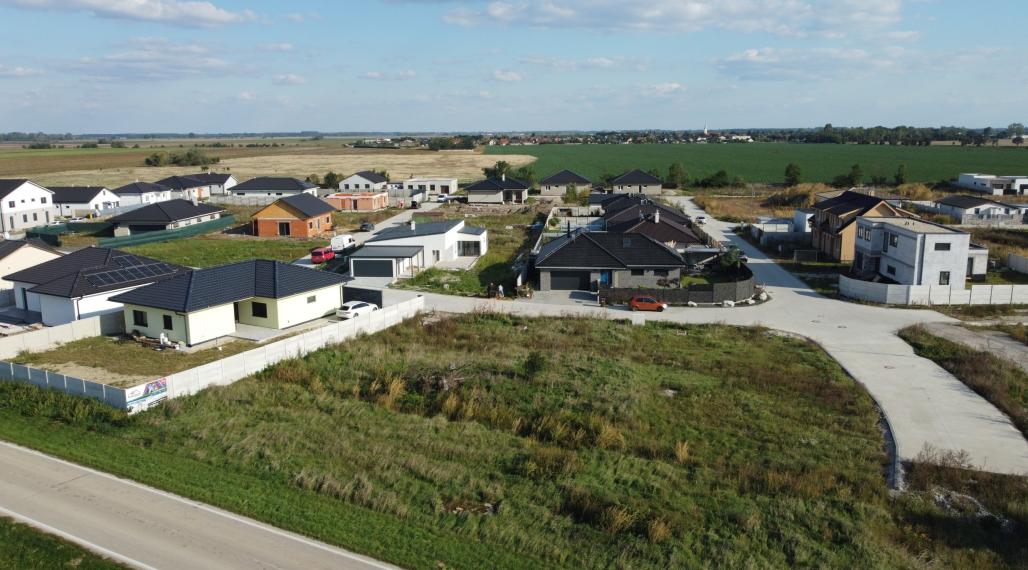 Stavebný pozemok, 716m2, IS na pozemku, Boldog okres Senec