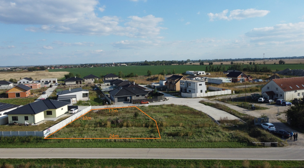 Stavebný pozemok, 716m2, IS na pozemku, Boldog okres Senec