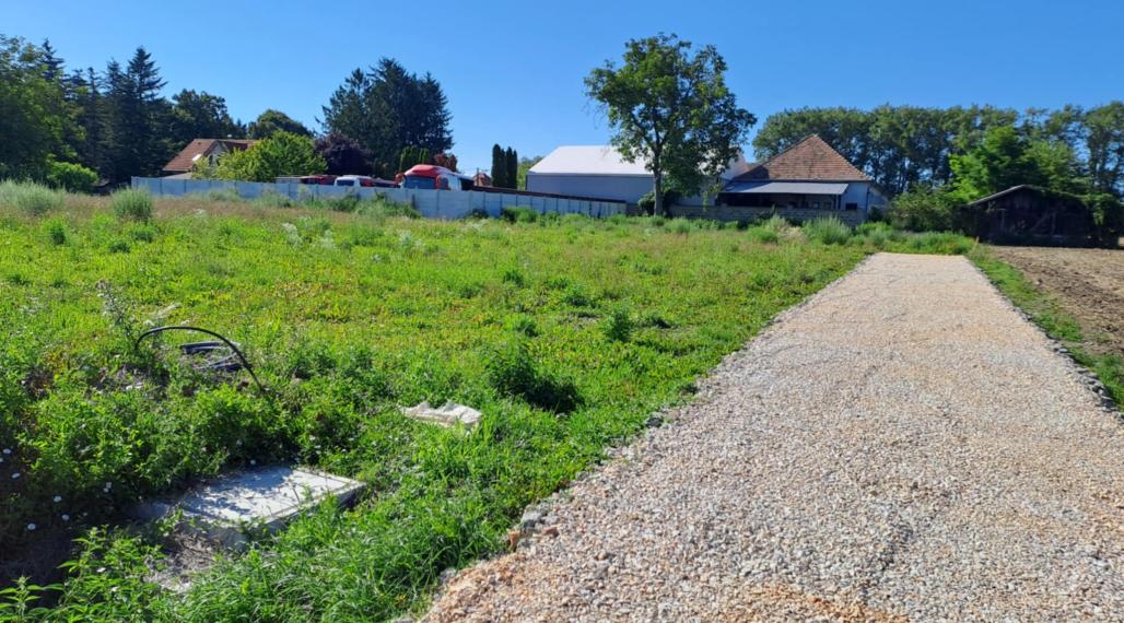 Stavebný pozemok, 716m2, IS siete, Hrušov okres Galanta