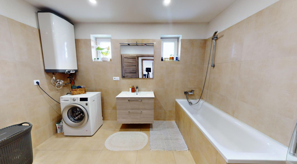 Krásny 4i Rodinný dom 166m2 ,na pozemku 1315m2 Vozokany.