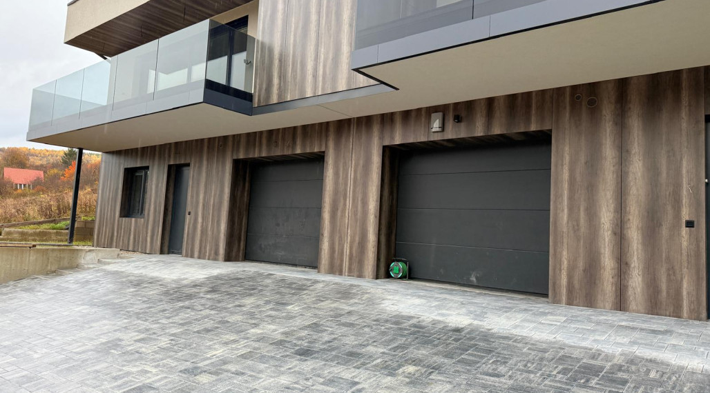 DIVINA - EXKLUZÍVNY 4 IZBOVÝ RODINNÝ DOM - UŽ LEN NASŤAHOVAŤ