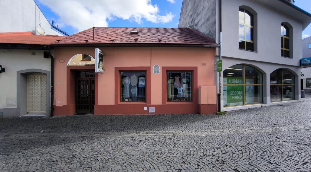 RODINNÝ DOM V CENTRE MESTA, PODLAHOVÁ PLOCHA 248m2, ŽILINA