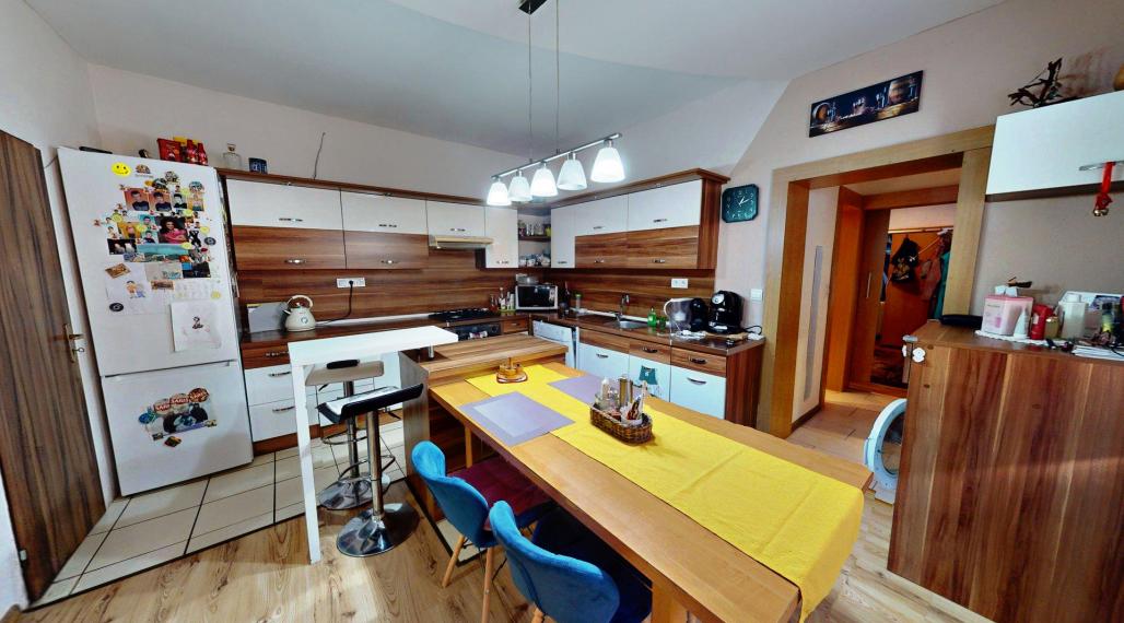 DOM V CENE BYTU A SO ZARIADENÍM! 4-izbový dom po rekonštrukcii v CENTRE Jasova