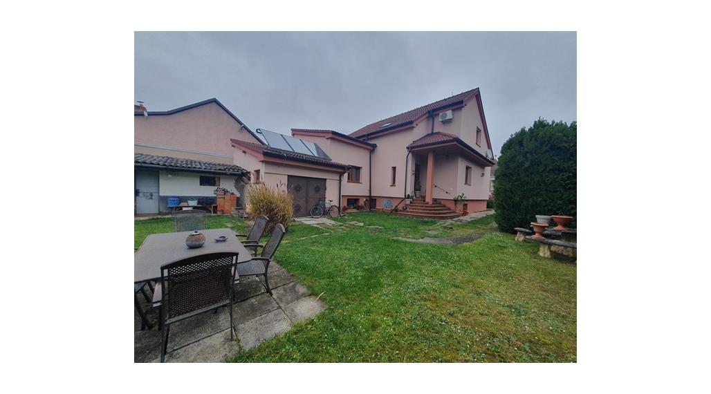 Zaujímavý 4-izbový Rodinný dom (1167m2) Vodárenská Piešťany