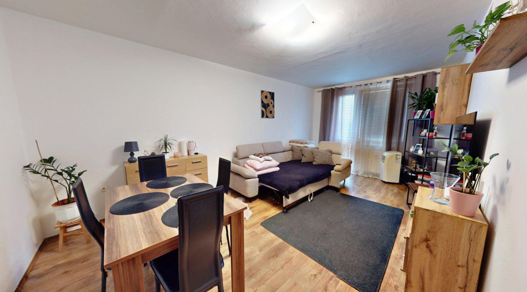 NOVÁ CENA! Priestranný 2,5izbový byt na ulici J. Palárika