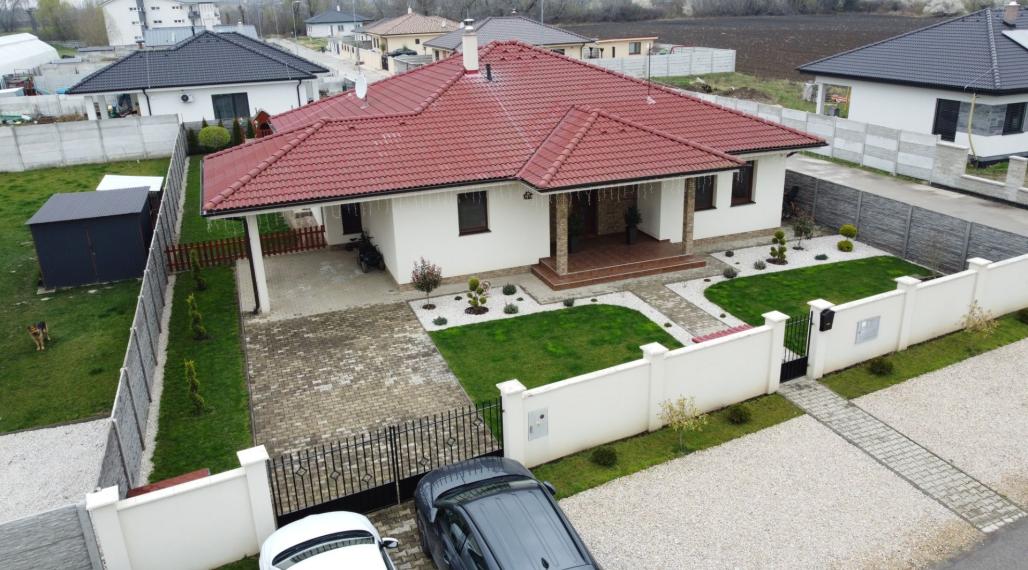 5-izbový Bungalov 226m2 na pozemku 886m2. Kajal