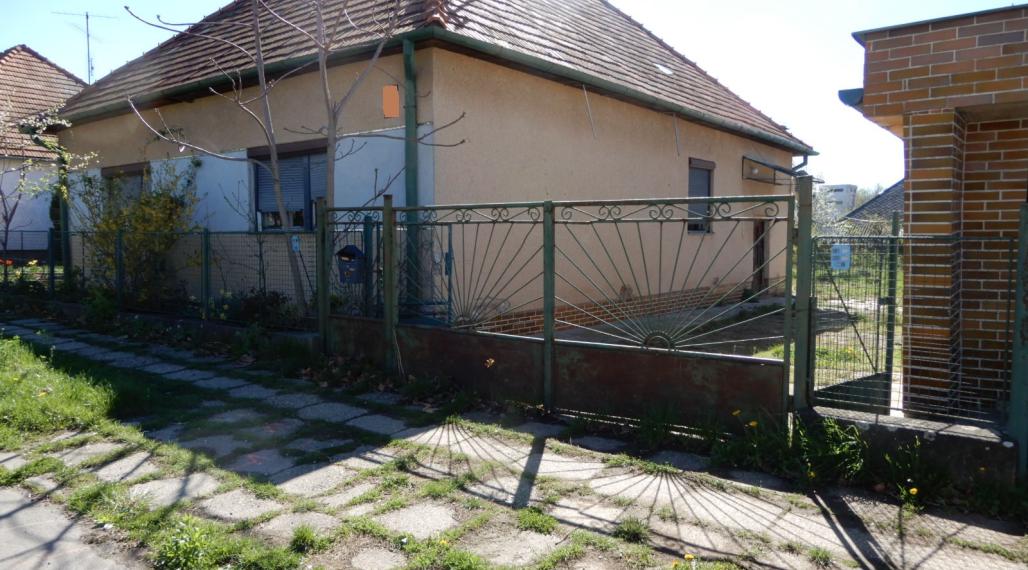 Rodinný dom, garáž, letná kuchyňa, 110 m2, Šahy, okr. Levice