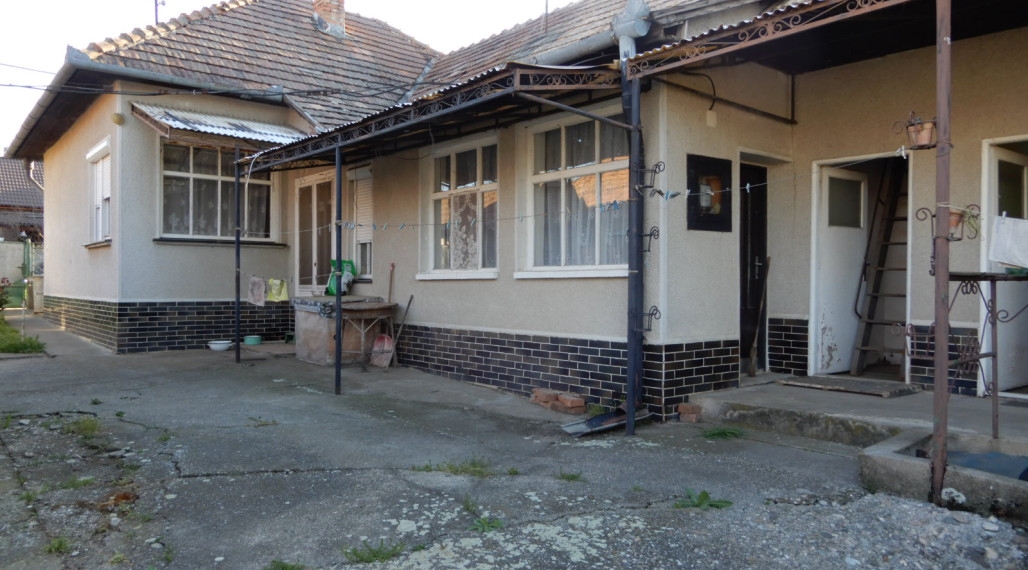 Rodinný dom, 130 m2, garáž, letná kuchyňa, Farná, okr. Levice