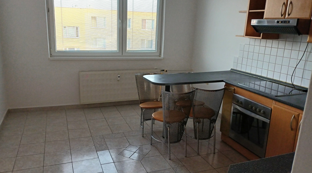 Priestranný 1-izbový byt v top lokalite Šale – ideálny štart aj istá investícia