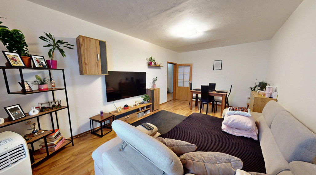 Priestranný 2,5-izbový byt v top lokalite Šale – bývanie aj investícia s okamžitým výnosom