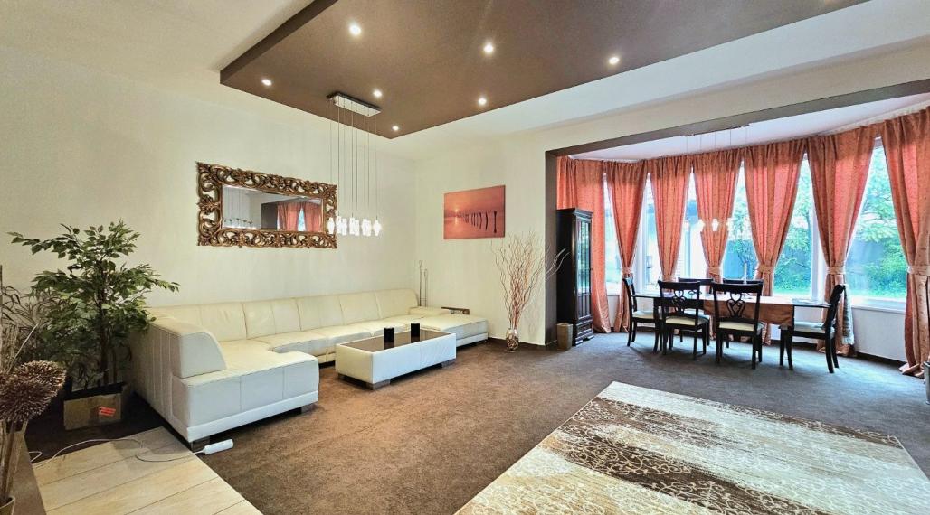 Vila dom 452m2 na pozemku 713m2,centre mesta Dunajská streda