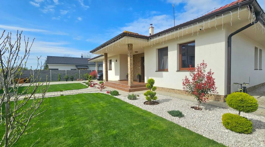 5-izbový Bungalov 226m2 na pozemku 886m2. Kajal