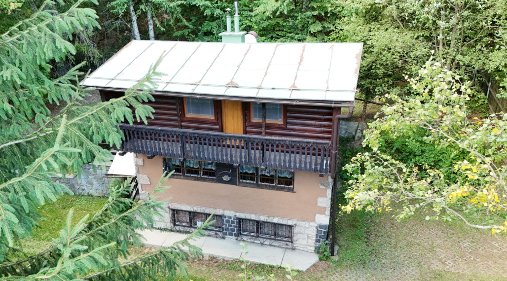 CHATA UPROSTRED LESA, POZEMOK 1782m2, ČADCA - BREHY