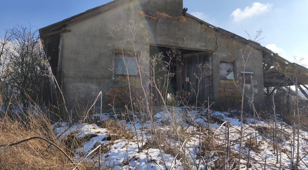 Na predaj ovčín s pozemkom o výmere 690m2.