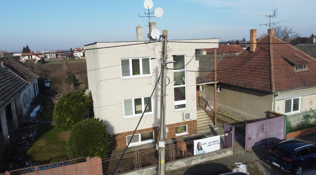 Exkluzívne na predaj  4-izbový poschodový rodinný dom