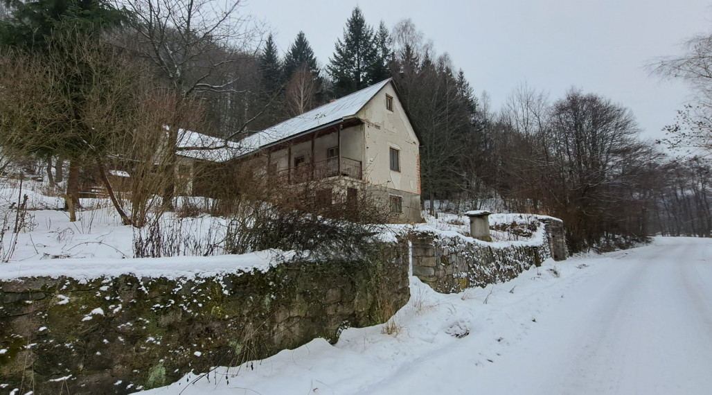 Rodinný dom  v obci Ostrý Grúň s pozemkom a záhradou 4462m2