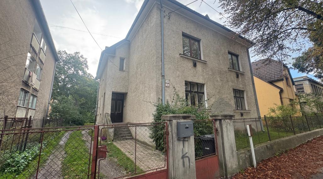 3-izbový veľký byt Martin - centrum , pôvodný stav, záhrada