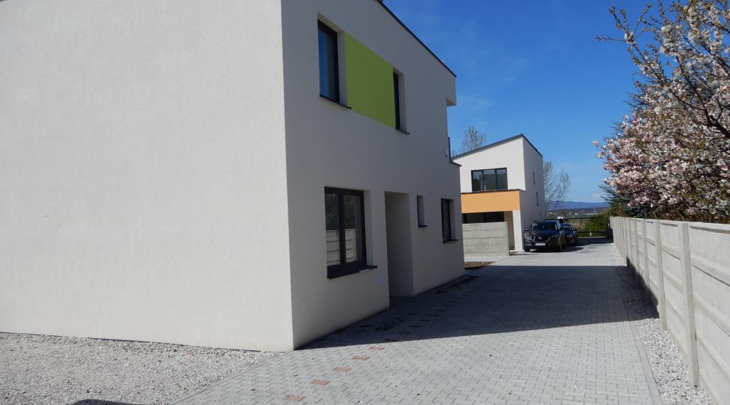 Skolaudovaný 5 izbový rodinný dom, pri jazere, Veľký Biel