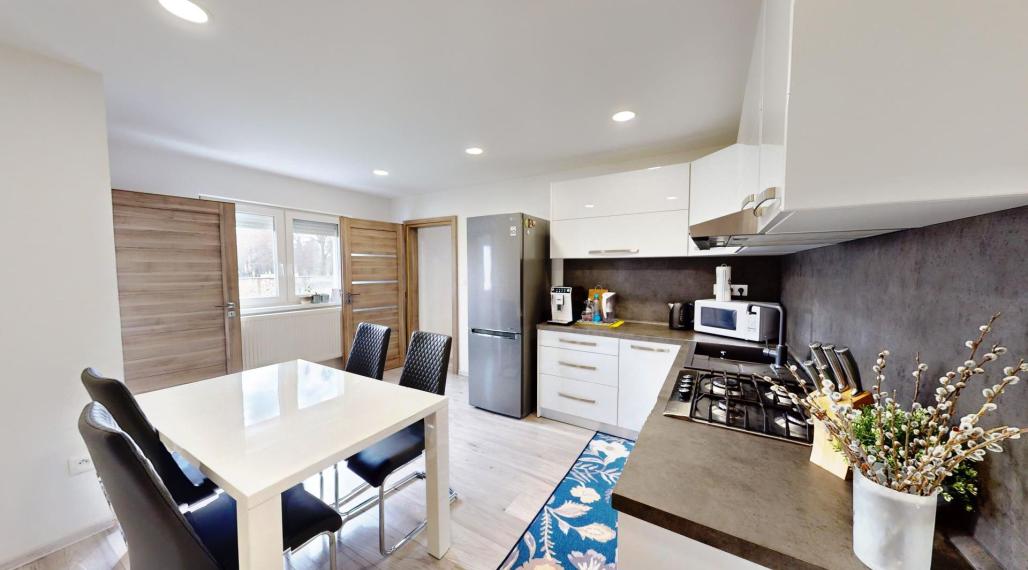 Priestranný 4i-Rodinný dom 166m2 na pozemku 1315m2 Vozokany.