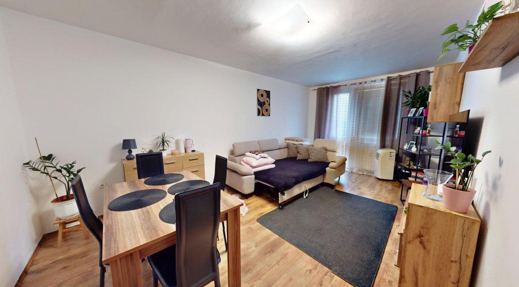 NOVÁ CENA! Priestranný 2,5-izbový byt v top lokalite Šale – bývanie aj investícia s okamžitým výnosom