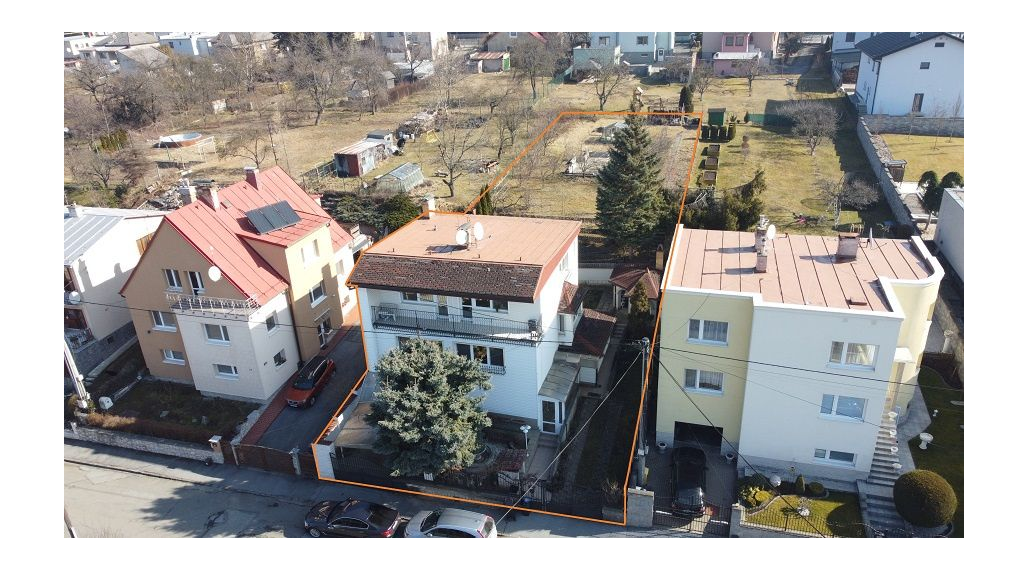 ZNÍŽENÁ CENA... EXKLUZÍVNE! VILA-DOM V PREŠOVE VÝBORNÁ LOKALITA, na pozemku o výmere 1013 m2.