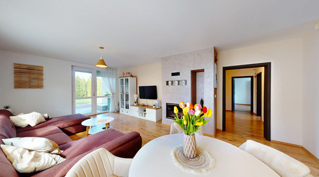 Zánovný 4i-rodinný dom a garáž na pozemku 1087m2 Tomášikovo