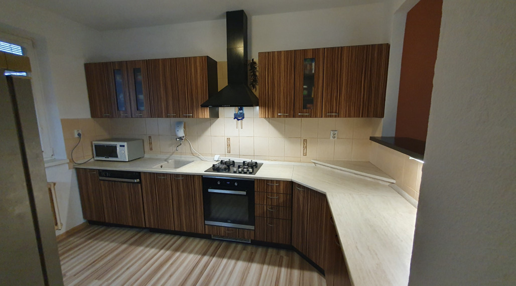 Zaujímavé Rodinný dom 5-iz.+garáž+1x park. Komenského PN