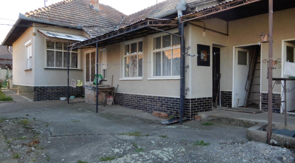 Rodinný dom, 130 m2, garáž, letná kuchyňa, Farná, okr. Levice