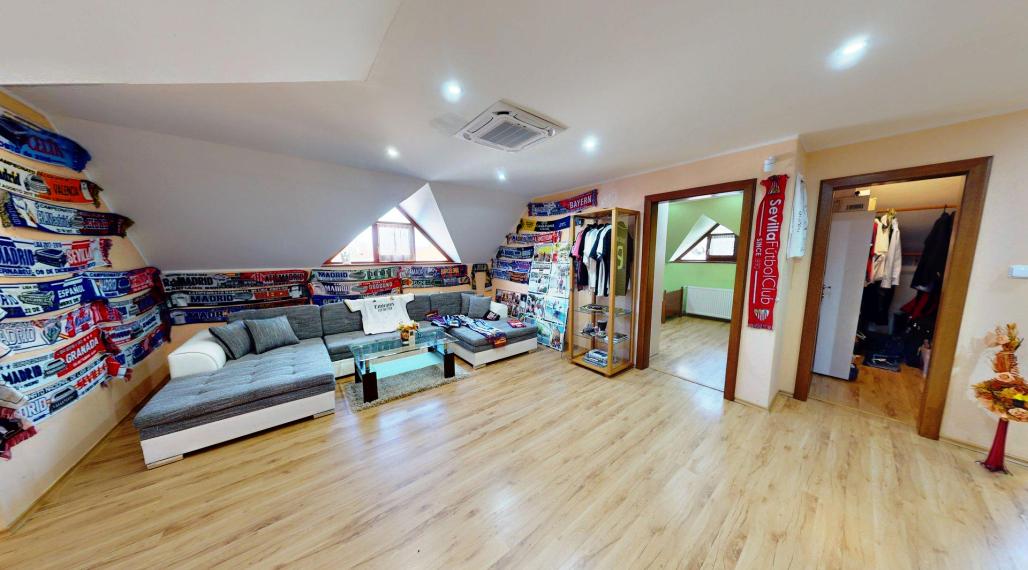 Zariadený, wellness, 8i- 470m2, pozemok 1840m2, Horné Saliby