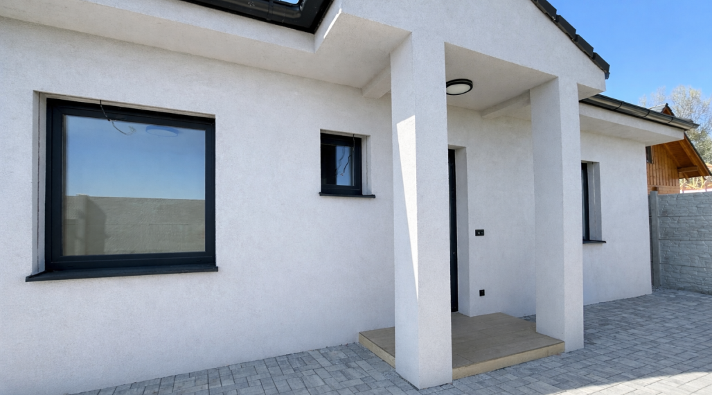 Dom pri jazere - 4 izbová novostavba Trstice